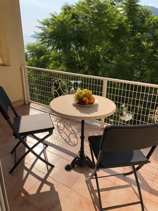 Sea View With Swimning Pool Apartment Mesongi
